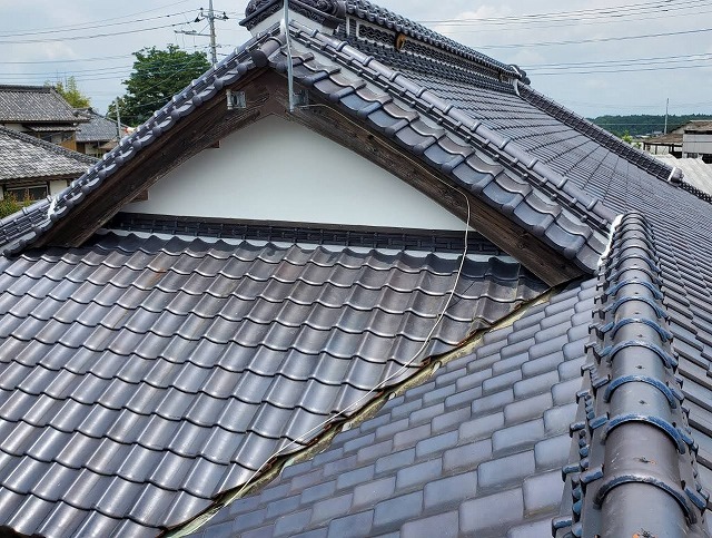 入母屋屋根の瓦イメージ