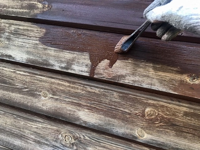 ログハウス壁面キシラデコール下塗り