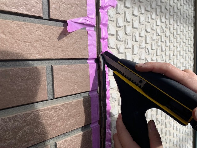 古い目地シールの撤去