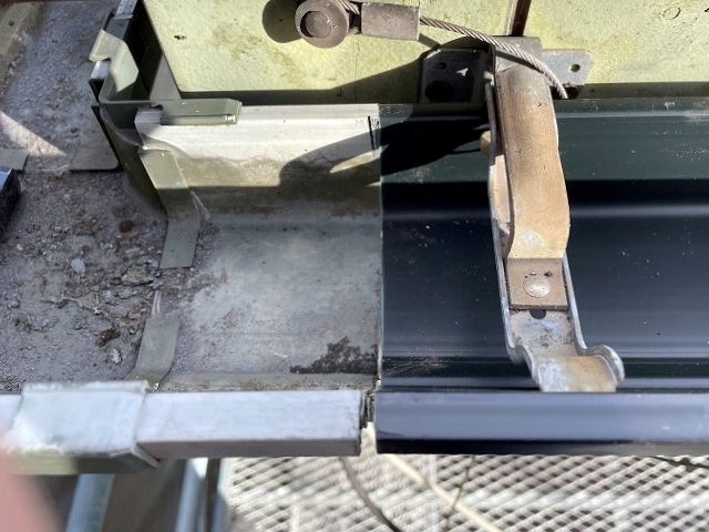 新しい軒樋を設置