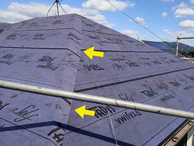 隅棟部は防水紙を折り返して施工