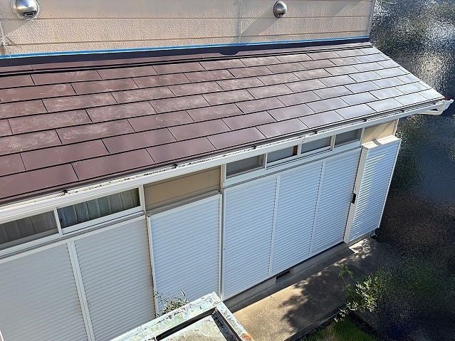 ひたちなか市でカバー工事が終わった屋根に残った足跡の汚れ