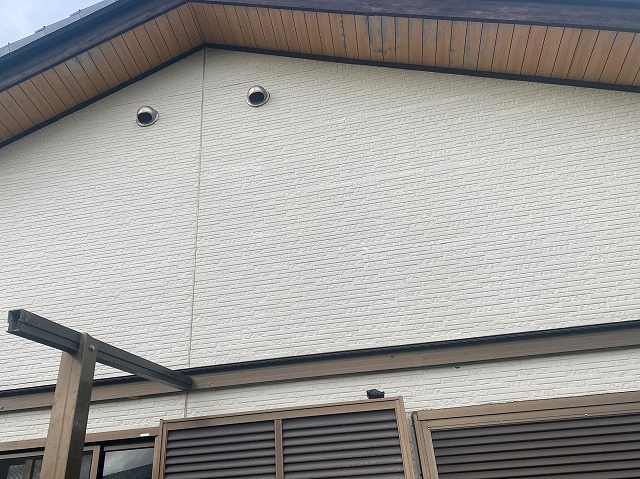 施工前に外壁に付属したテラス屋根を撤去