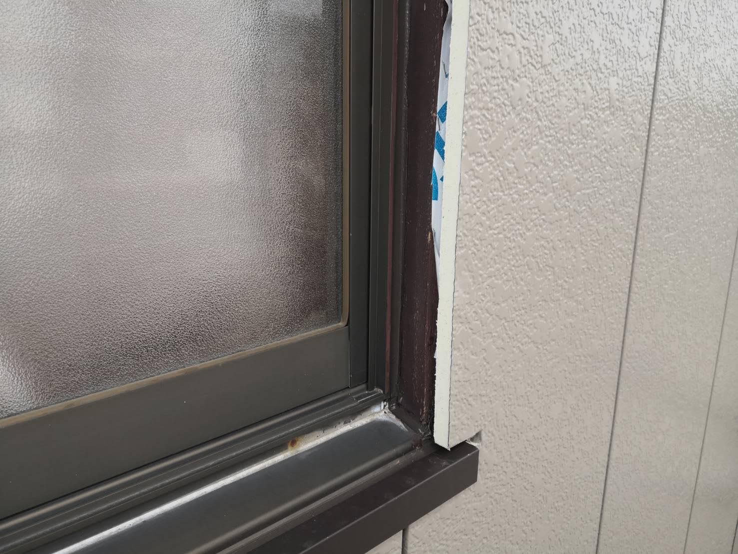 サッシをカバー外壁の接合部