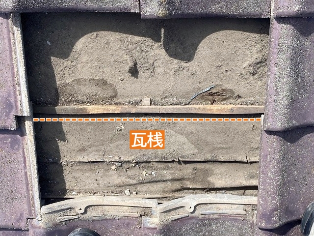 瓦桟付近の破れそうな防水紙