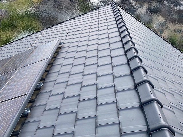 他業者さんが指摘した2階の瓦ズレを調査