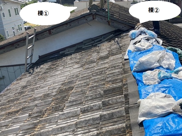 茨城町の棟違い屋根形状の一方の屋根にブルーシート