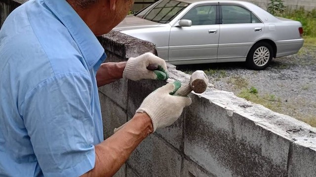 ブロック塀セメントを除去した後の凹凸をなくす