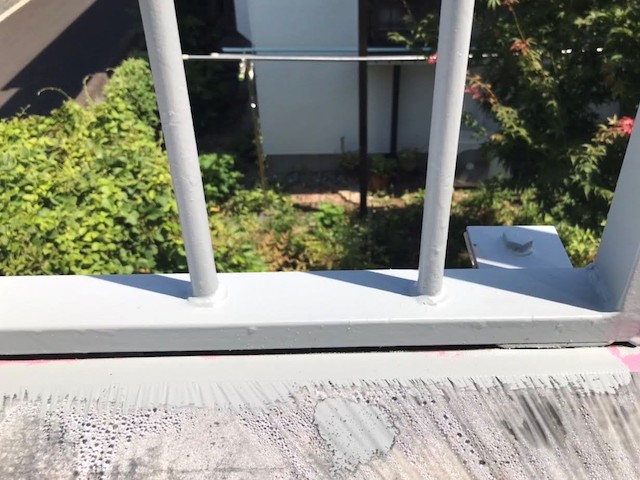 錆止めを行った手摺格子