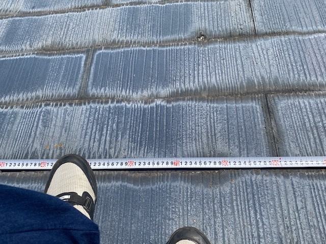 スケールで屋根を実測