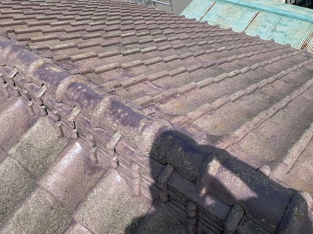 築25年以上の屋根塗装は屋根業者に相談