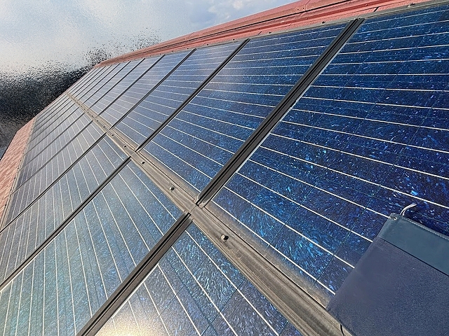 屋根の状態や太陽光設備の年数を考えて屋根工事は総合的に判断する