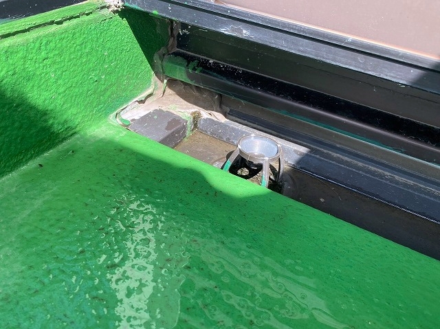 ベランダ雨漏り排水溝を点検