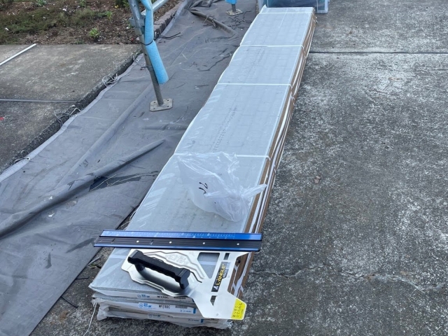 部分張り替え用の新しいサイディング