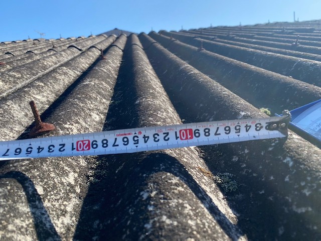 倉庫屋根の波の間隔を計測