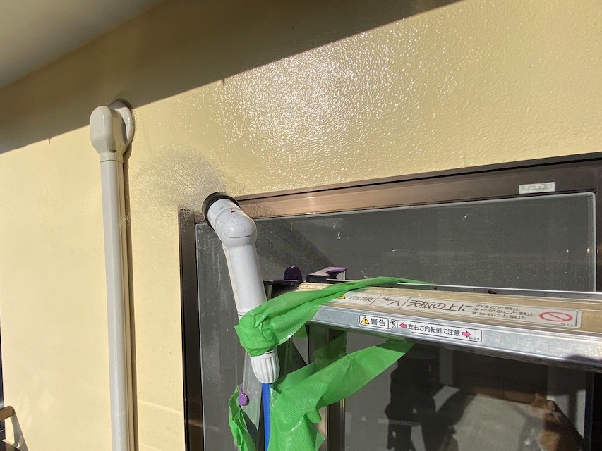 サッシの左角の取り合い部への散水試験