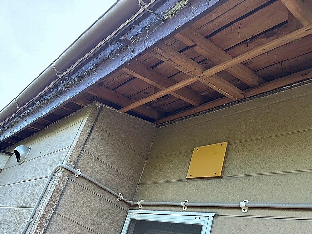 ひたちなか市の張り替え前の軒天