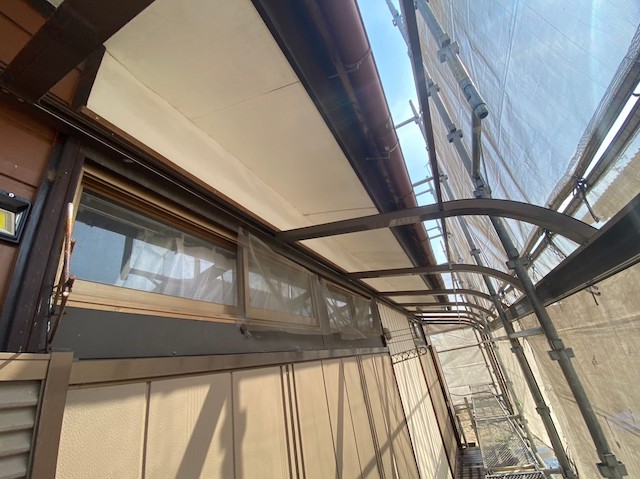 テラス部分への足場架設風景