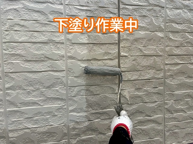 アレスダイナミックシーラーマイルドによる外壁の下塗り