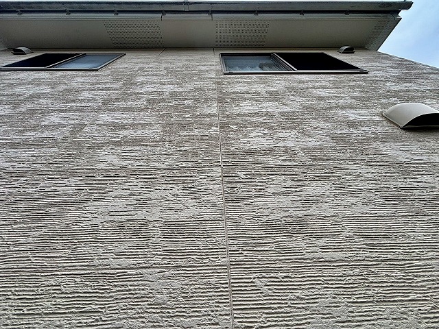 以前のワントーンカラーの外壁