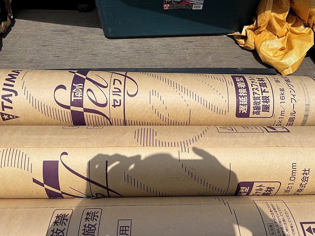 カバー工事に使用する遅延粘着型防水紙