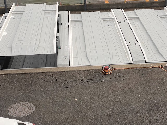 全体的に錆び止め塗装を行った機械式駐車場