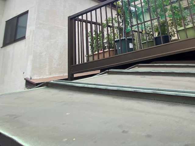 緑青した40年経過した銅板製屋根