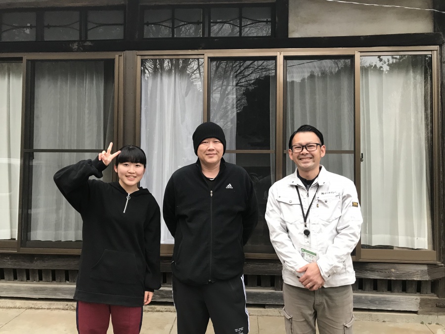 笠間市在住のご家族と担当者との写真