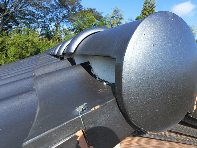 七寸丸のケラバ側のカッポンから棟瓦の状態を確認