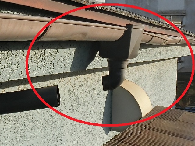 1階西面の呼び樋破損部