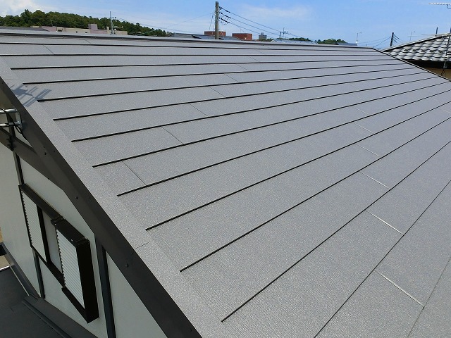 スーパーガルテクトで葺き替えが完了した現場