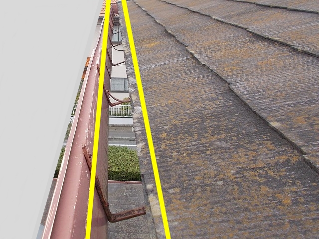 脱落した2階の雨樋北側