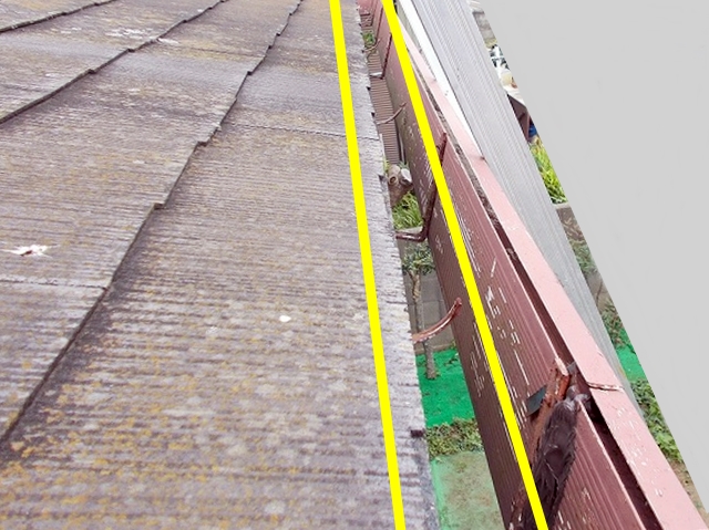 脱落した1階の雨樋南側