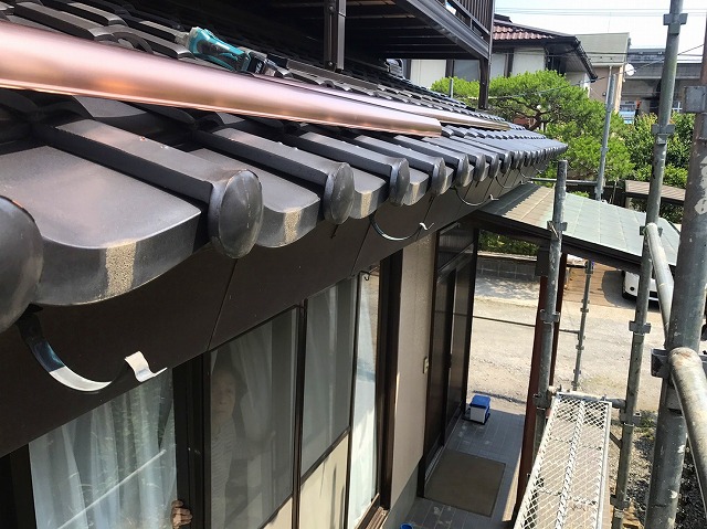 銅板雨樋に見えるハイブリット雨樋