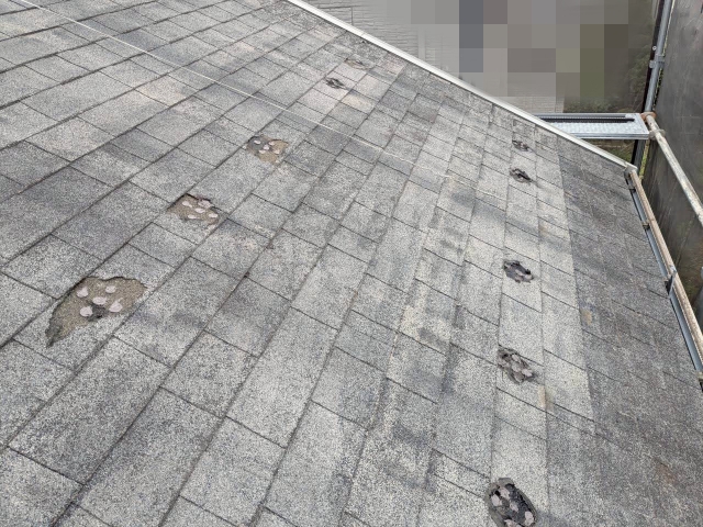 太陽光パネルを撤去し高圧洗浄後のアスファルトシングル屋根