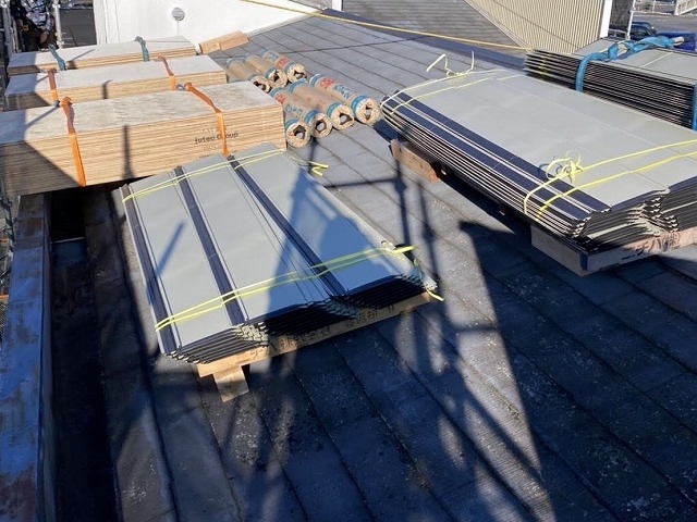 屋根カバー工法を行うタイミング