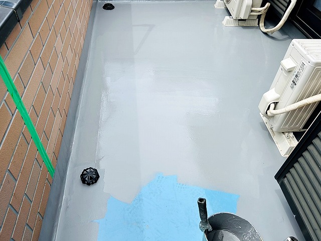 ウレタン防水材2層目塗布