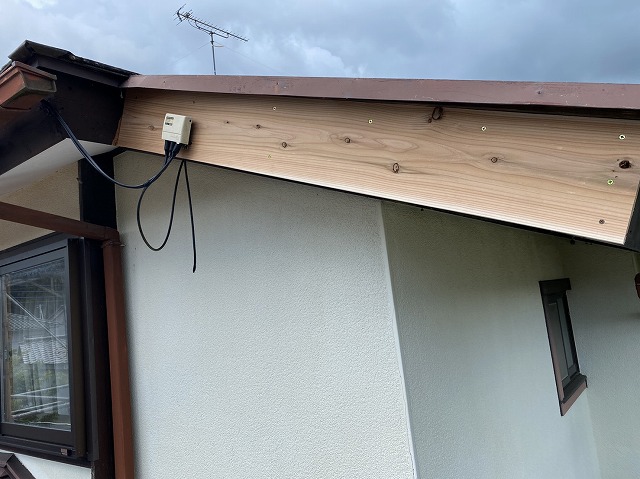 破風板の部分的な改修工事