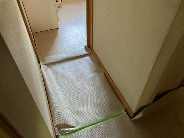 浴室までの導線に全て養生します