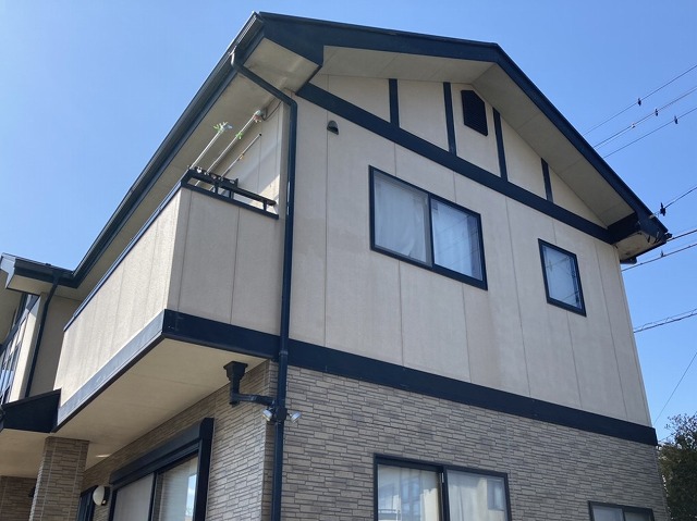 コロニアルスレート屋根が使用されていた20年前に分譲された住宅