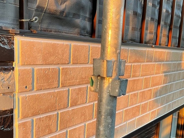 ベランダ手すり下の外壁を部分張り替え