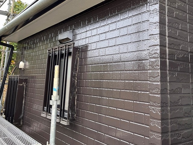 部分張り替え下サイディングの色合わせの塗装