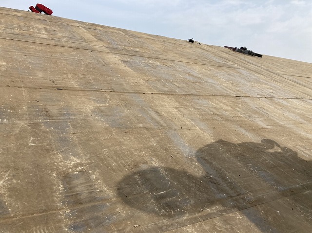 既存屋根材の解体が完了した屋根