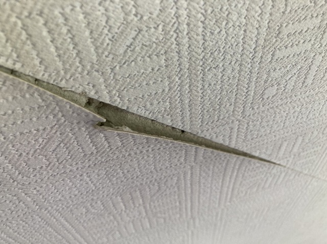 石膏天井材表層剥がれ