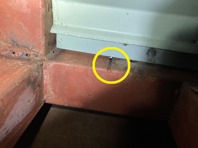 玄関ホールの天井裏