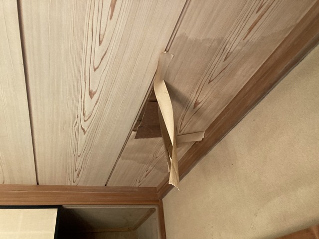 目透かし天井の剥がれ