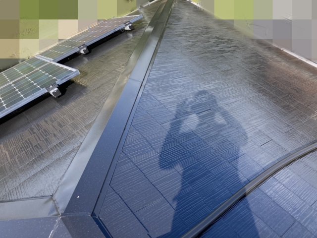 パネル設置部分以外の屋根面の塗装となりました