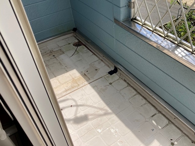 施工前の雨漏りしていたベランダ