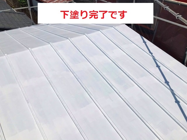 屋根の下塗り完了です