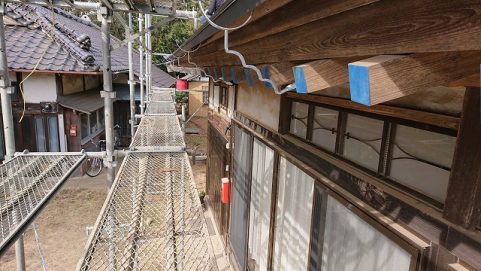 半丸雨樋受け金具画像